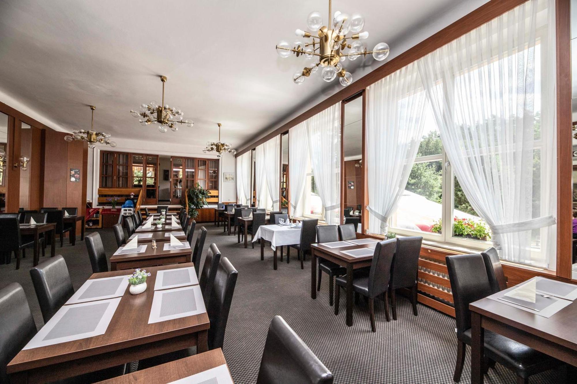 Parkhotel Skalní město Jičín Exterior foto