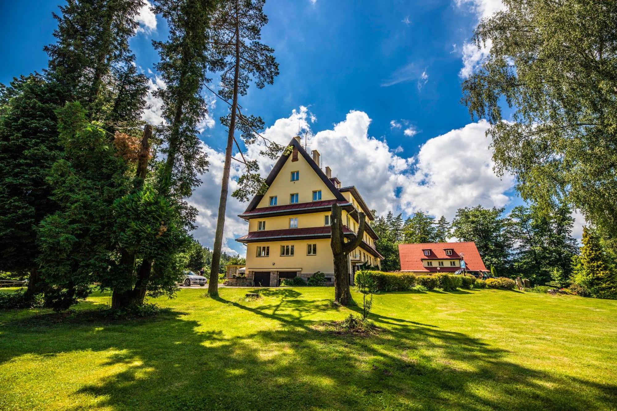 Parkhotel Skalní město Jičín Exterior foto