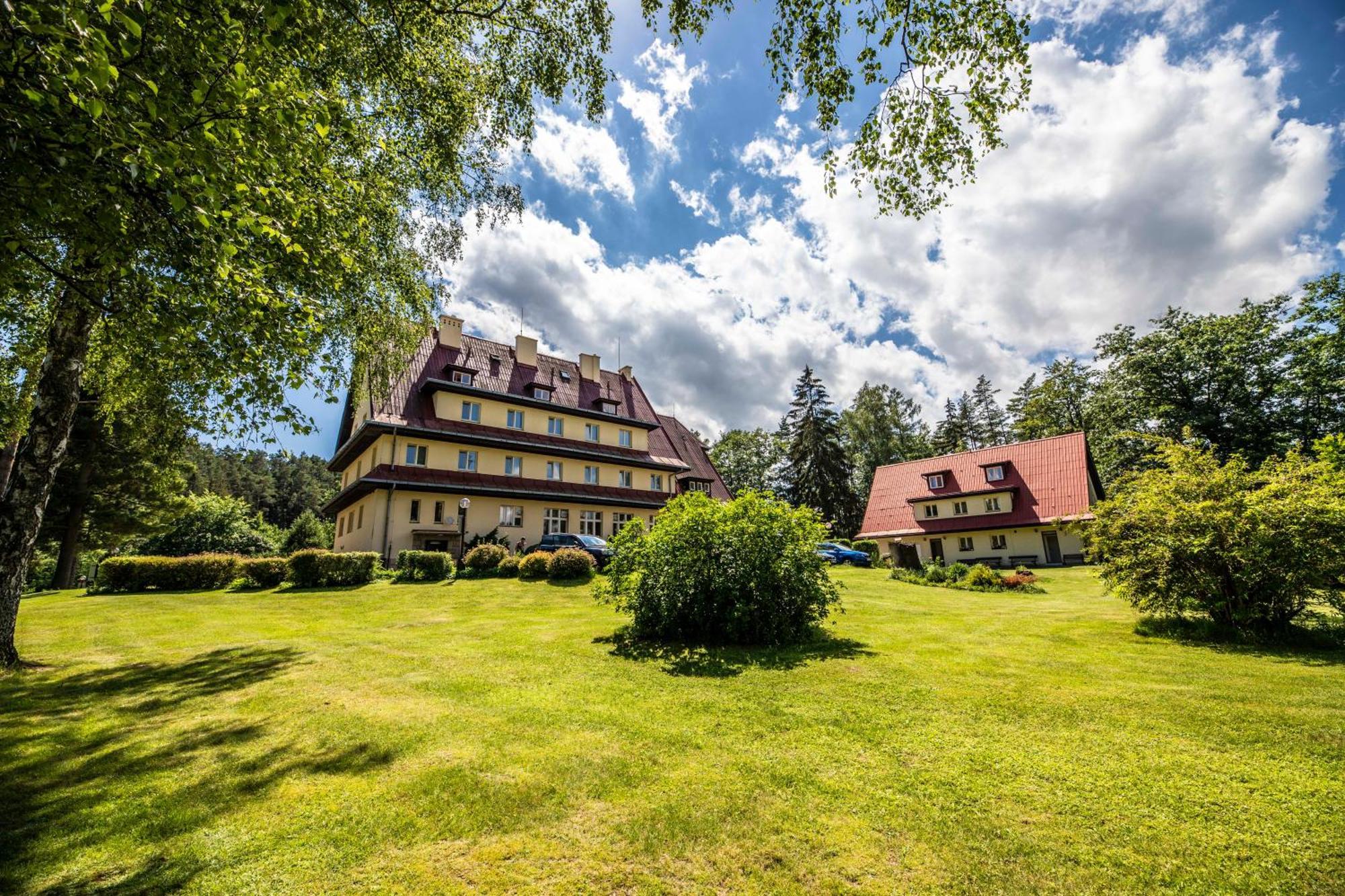 Parkhotel Skalní město Jičín Exterior foto